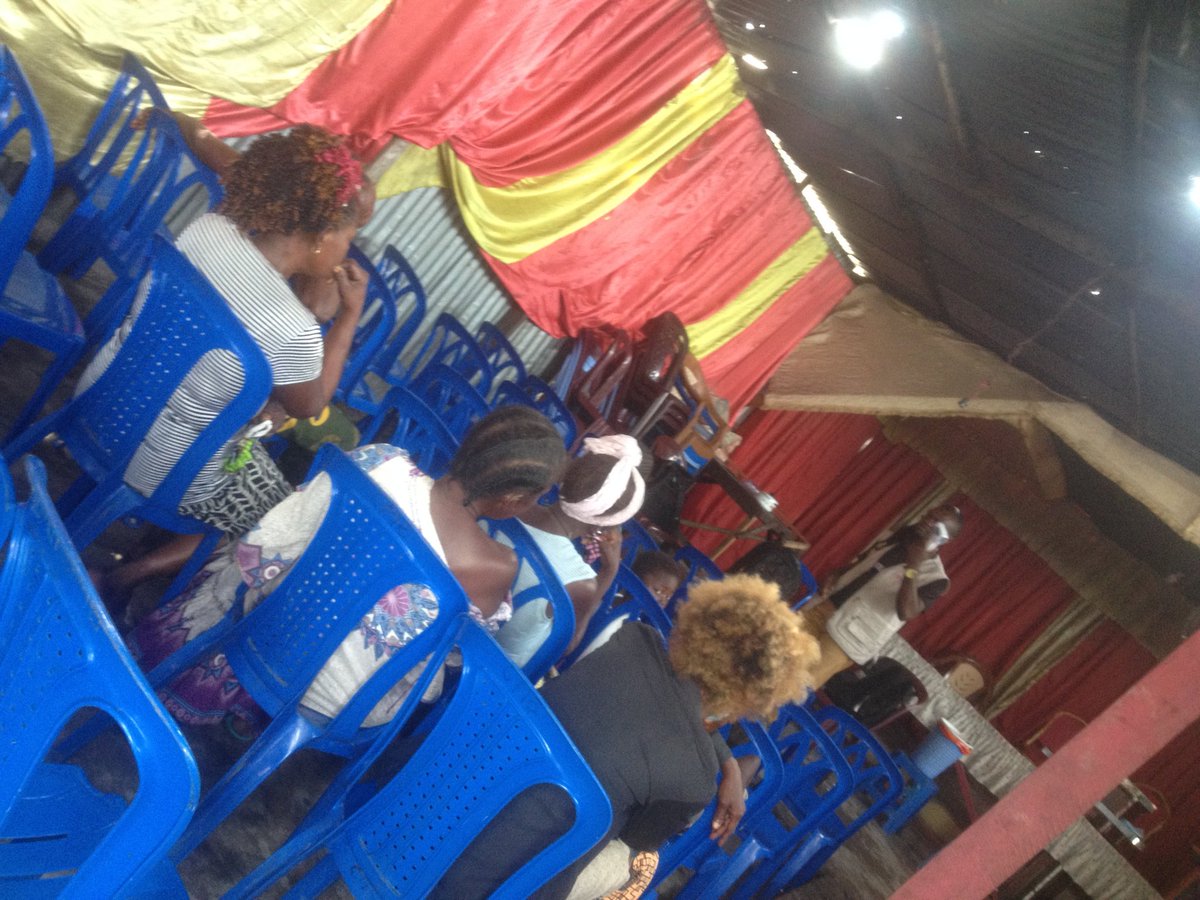 jeuvisasbl's tweet photo. Session tenue avec les parents des TJA non scolaires à mapela/kivu, informations sur covid19, mesures barrières-Covid19. L'important était de communiquer sur les sessions adaptées à la pandémie.
Via @DrPikaL 
@Bavon03731302 @tisgrade @pierrotmbela @CocoNestymukoka @SCIDRC @usp https://t.co/uDWVWQSYCY