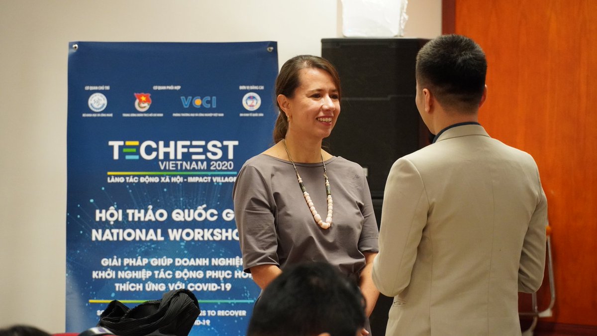 UNDPVietNam's tweet image. 🤔How can impact startups recover &amp;amp; adapt to #COVID19? 🔰Great panel discussion w representatives from #innovative #startups, investors, &amp;amp; business experts.💡Promoting #transparency, #DigitalTransformation, &amp;amp; #flexibility is 🔑 for young entrepreneurs to become more resilient!