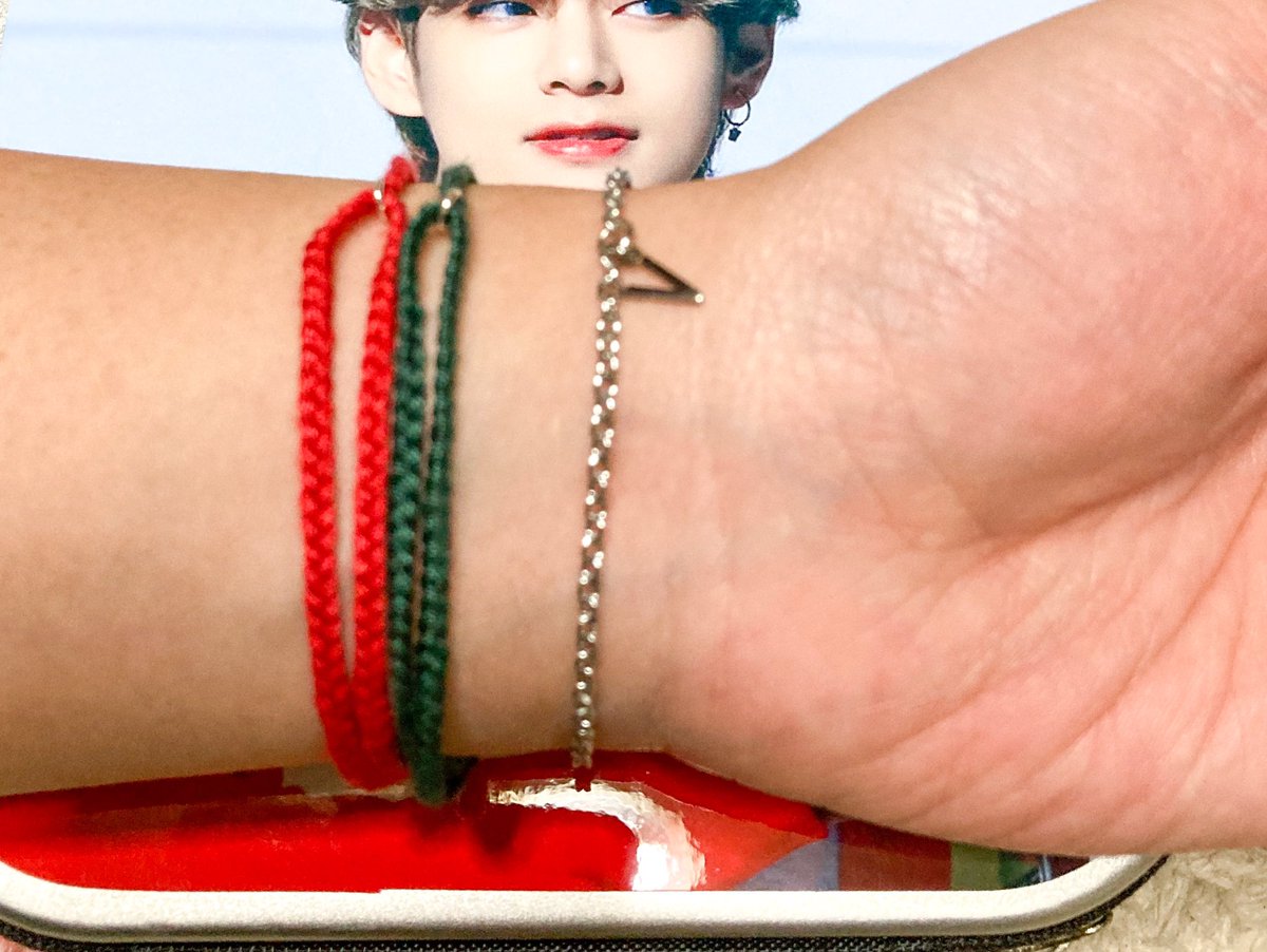 𐤀ちぃ 𐤀 Na Twitteru テテブレスレット仲間が増えました Winter Bearのvブレスレット ヴィトンのチャリティー ブレスレットは迷い中 黒がなかなか売ってないですね Ccnmade 방탄소년단 V 뷔 태형 Taehyung Kimtaehyung 김태형 Bts 태태 T Co 𐤀ちぃ 𐤀 Na Twitteru テテブレスレット仲間が増えました Winter Bearのvブレスレット ヴィトンのチャリティー ブレスレットは迷い中 黒がなかなか売ってないですね Ccnmade 방탄소년단 V 뷔 태형 Taehyung Kimtaehyung 김태형 Bts 태태 T Co