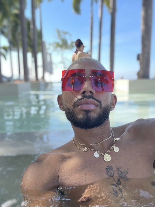 I wanna film on this rooftop 😛 https://t.co/eSSGGriJHu<a href="/tag/merrychristmas"class="tags"><span>#merrychristmas</span></a><a href="/tag/naughtylist"class="tags"><span>#naughtylist</span></a>