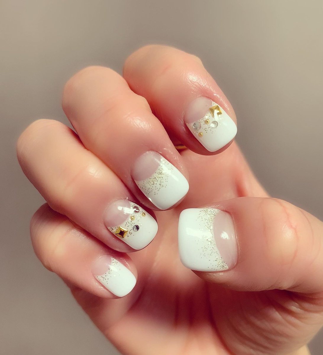 Kumiko En Twitter Newネイル 白の逆フレンチネイルで 少しだけクリスマスっぽいデザインにしました Nail Naiis ネイル ジェルネイル パラジェル 白ネイル 逆フレンチネイル ストーンネイル スタッズネイル クリスマスネイル 冬ネイル シンプル Kumiko En Twitter Newネイル 白の逆フレンチネイルで 少しだけクリスマスっぽいデザインにしました Nail Naiis ネイル ジェルネイル パラジェル 白ネイル 逆フレンチネイル ストーンネイル スタッズネイル クリスマスネイル 冬ネイル シンプル