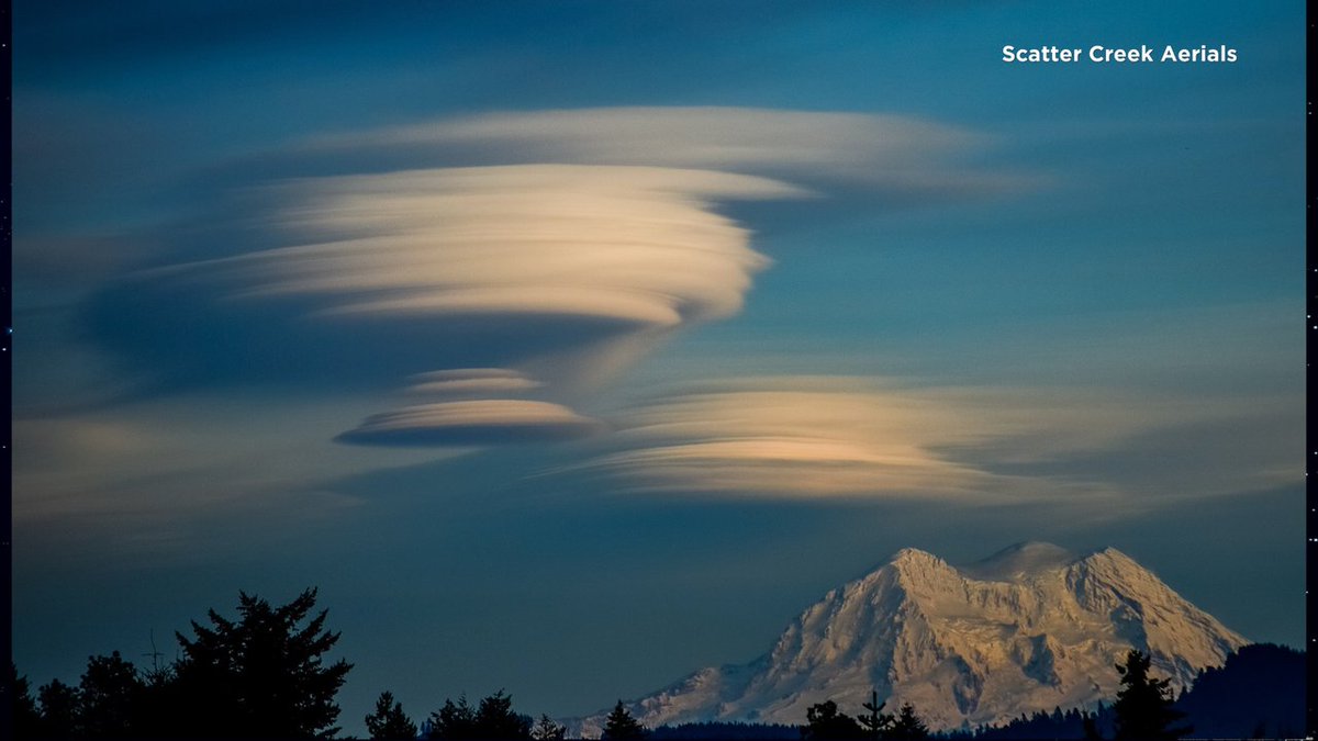 MorganKIRO7's tweet photo. Beautiful shot of lenticular clouds near Mount Rainier Friday. 😍
(Photo: Scatter Creek Aerials) #wawx https://t.co/fFDOjgVOVt