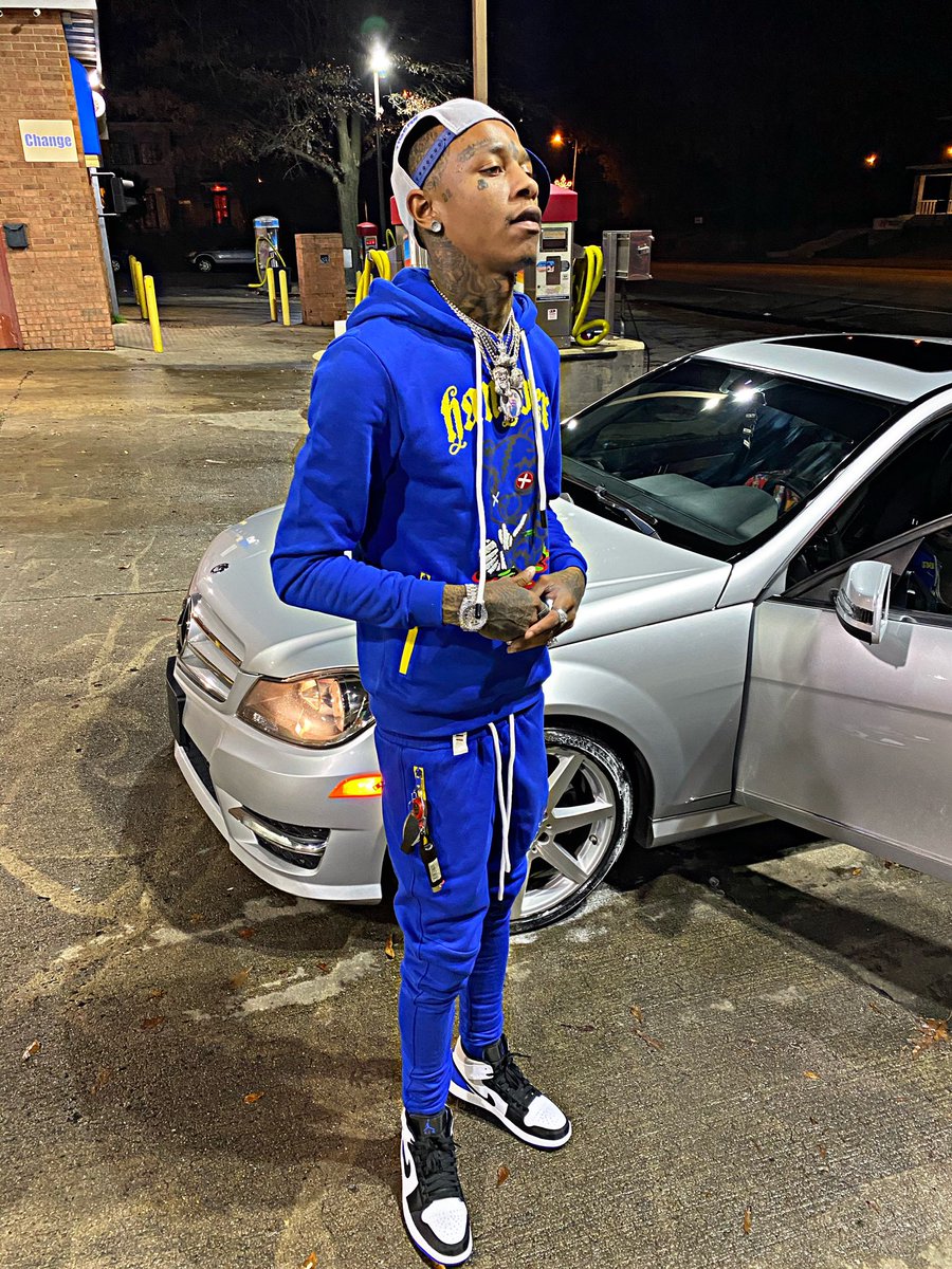 FlyGuyKizzle100's tweet photo. It’s Dha Drip💧 Fha Me😎 HAPPY BELATED THANKSGIVING🖤 #HME🏚 #Glued2DaTrap https://t.co/xxpqx6rcDy