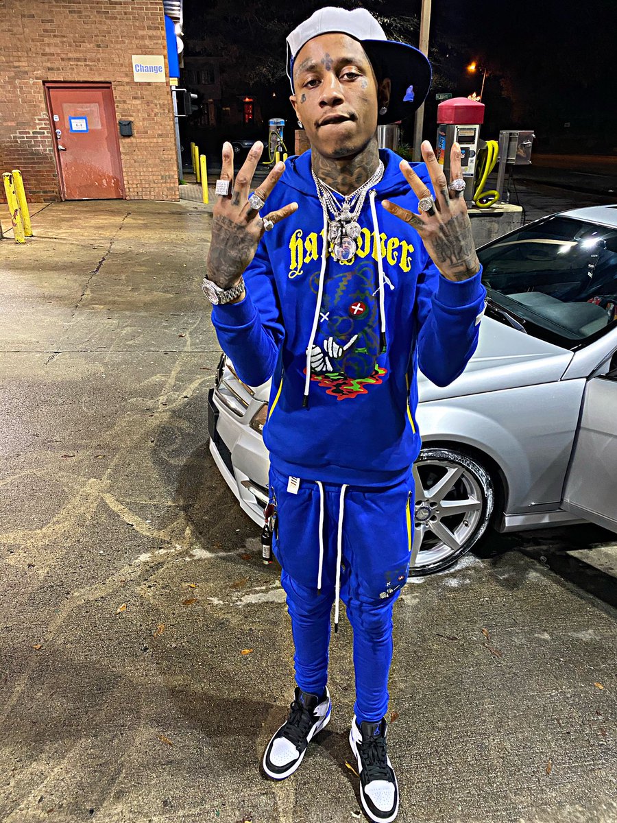 FlyGuyKizzle100's tweet photo. It’s Dha Drip💧 Fha Me😎 HAPPY BELATED THANKSGIVING🖤 #HME🏚 #Glued2DaTrap https://t.co/xxpqx6rcDy