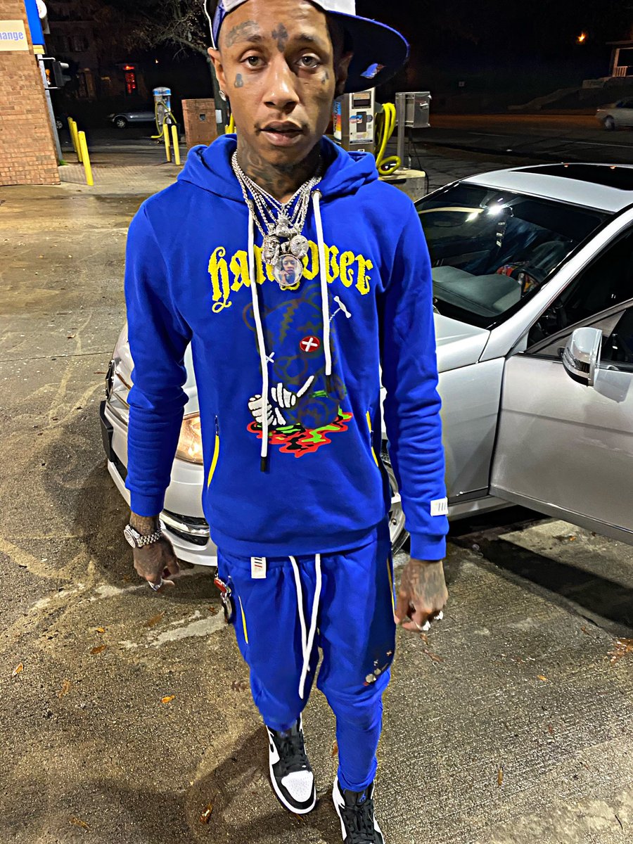 FlyGuyKizzle100's tweet photo. It’s Dha Drip💧 Fha Me😎 HAPPY BELATED THANKSGIVING🖤 #HME🏚 #Glued2DaTrap https://t.co/xxpqx6rcDy