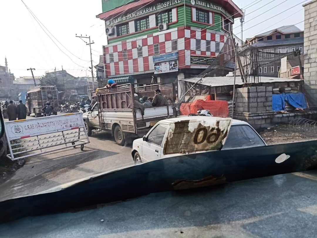 Iam Umar (@iamumar33) on Twitter photo 2020-11-28 07:19:06 So called Security measures Turn Life dull and Hell that on most vital road Connecting SKIMS with SMHS near seki dafar chowk.Took 20 mins to cross merely 300 mts due extra ordinary barricades erected in place @Junaid_Mattu @DivComKmrOffice @RJNASIROFFICIAL @RJSameenKhan So called Security measures Turn Life dull and Hell that on most vital road Connecting SKIMS with SMHS near seki dafar chowk.Took 20 mins to cross merely 300 mts due extra ordinary barricades erected in place @Junaid_Mattu @DivComKmrOffice @RJNASIROFFICIAL @RJSameenKhan