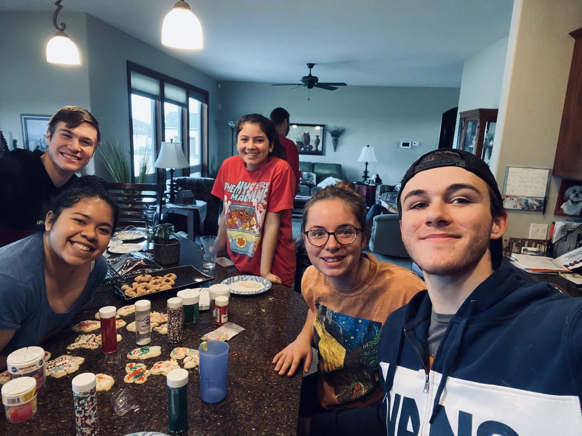 GgSwag13's tweet photo. Done with first semester of college!! Made so many memories with this CRAZY group 💛💛 https://t.co/EIJ1R6dKT3