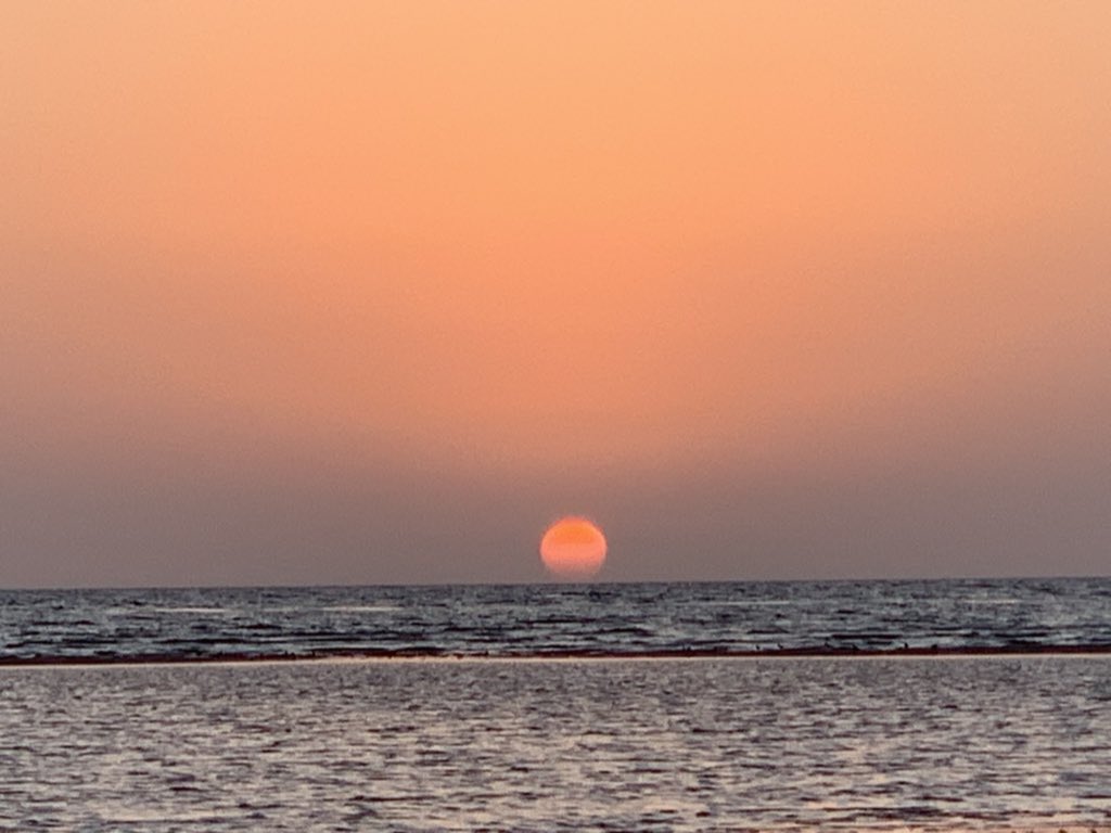 يقول . لولا صواديف الزمـان الثقيلات
.                         .ماينعرف طيب العرب من رداها !

.        .مشكور ياوقت ٍ غـدا فيه ميلات
.                          .عرفتني بـالناس وش هو مداها ؟