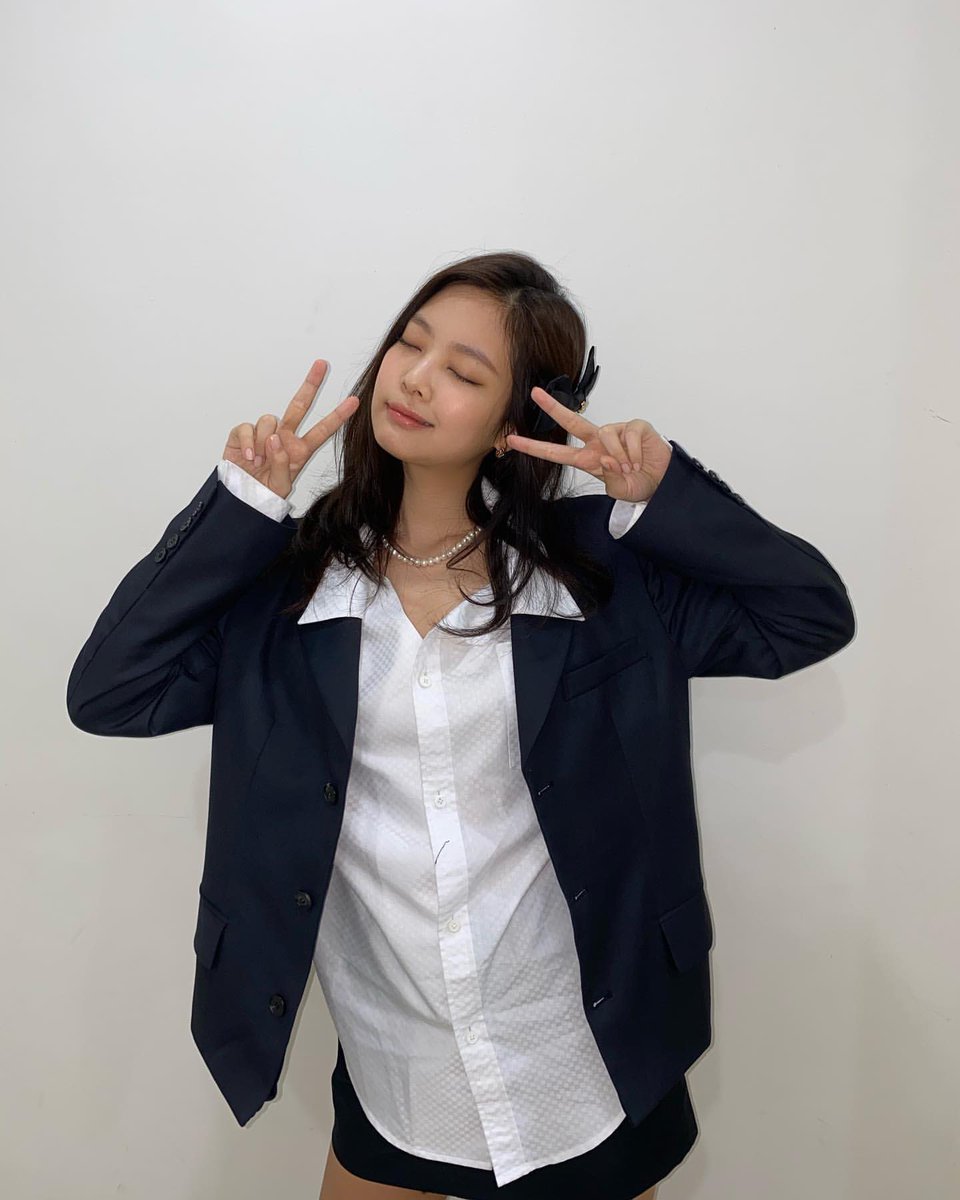 jennidrubyjane's tweet photo. love u blinks https://t.co/WRlFXTvxZq