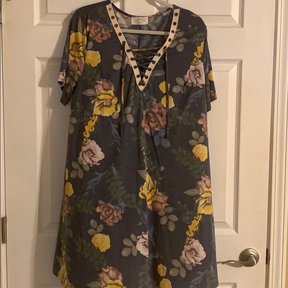 funkemonkejunke's tweet photo. So good I had to share! Check out all the items I'm loving on @Poshmarkapp #poshmark #fashion #style #shopmycloset #ridersbylee #yourbestlook #janetteplus: https://t.co/TpcwvKTW5g https://t.co/VEmhQOrSDM
