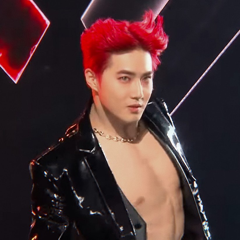 dailykjm's tweet photo. who allowed him?? kim junmyeon?? https://t.co/hAJRpM4voy