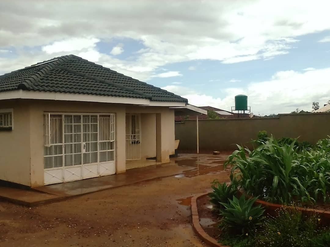 propertygalax2's tweet photo. Borrowdale , Crowhill - 3 bedroom cottage for rent
✓ fitted kitchen
✓ Lounge
✓ Dining
✓ Tiled &amp; ceiling
✓ Bathroom &amp; toilet
✓ BICs
✓ Solar powered borehole &amp; water tank
✓ Rental fees - US$295 per month
✓ Security deposit - US$295
✓ Occupation on 1 December 2020 https://t.co/bYopzW9iKi
