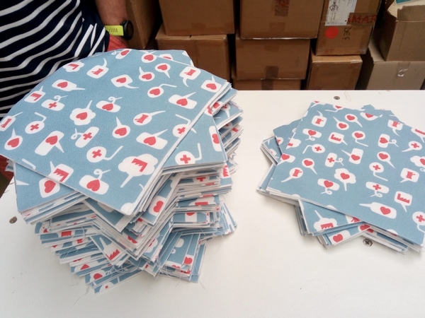 Vous avez vu les masques réalisés par LEM pour les bénévoles mobilisés par <a href="/LeSouffleDuNord/">Le Souffle du Nord</a> pendant le confinement ? bit.ly/3l4ugqY 😷 #Roubaix #SaturdayStreetArt #COVID_19