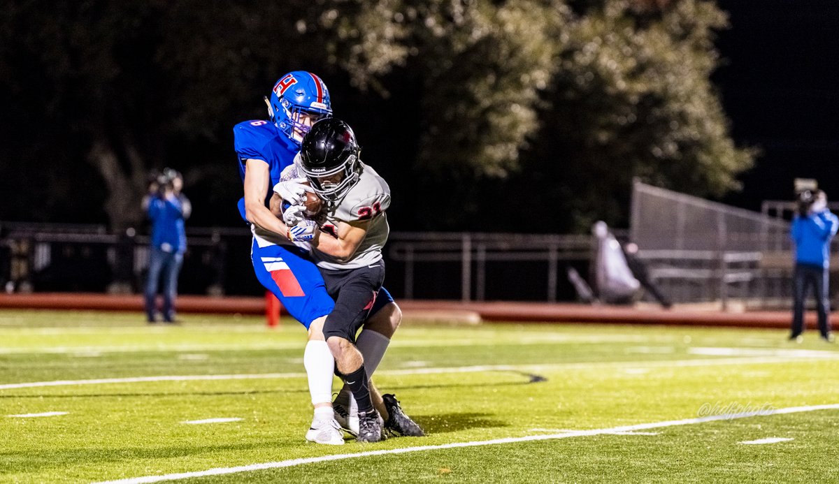 hdfphoto's tweet photo. A close game for the Dawgs at Shelton Stadium🏈🐾
@BowieDawgs @FlxAtx @AISDBowie @Rickyprep https://t.co/AkdOkQeJOM