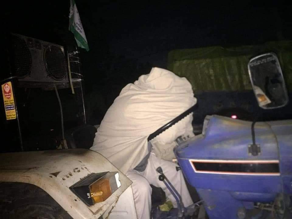Delhi_Update_'s tweet photo. Two trends on Twitter at the moment !

#Takebackfarmlaws and #FarmersProtest ! Those who can't join the protests physically in Delhi must tweet with these hashtags and can support the farmers while at home. https://t.co/VDdiIZYrIS