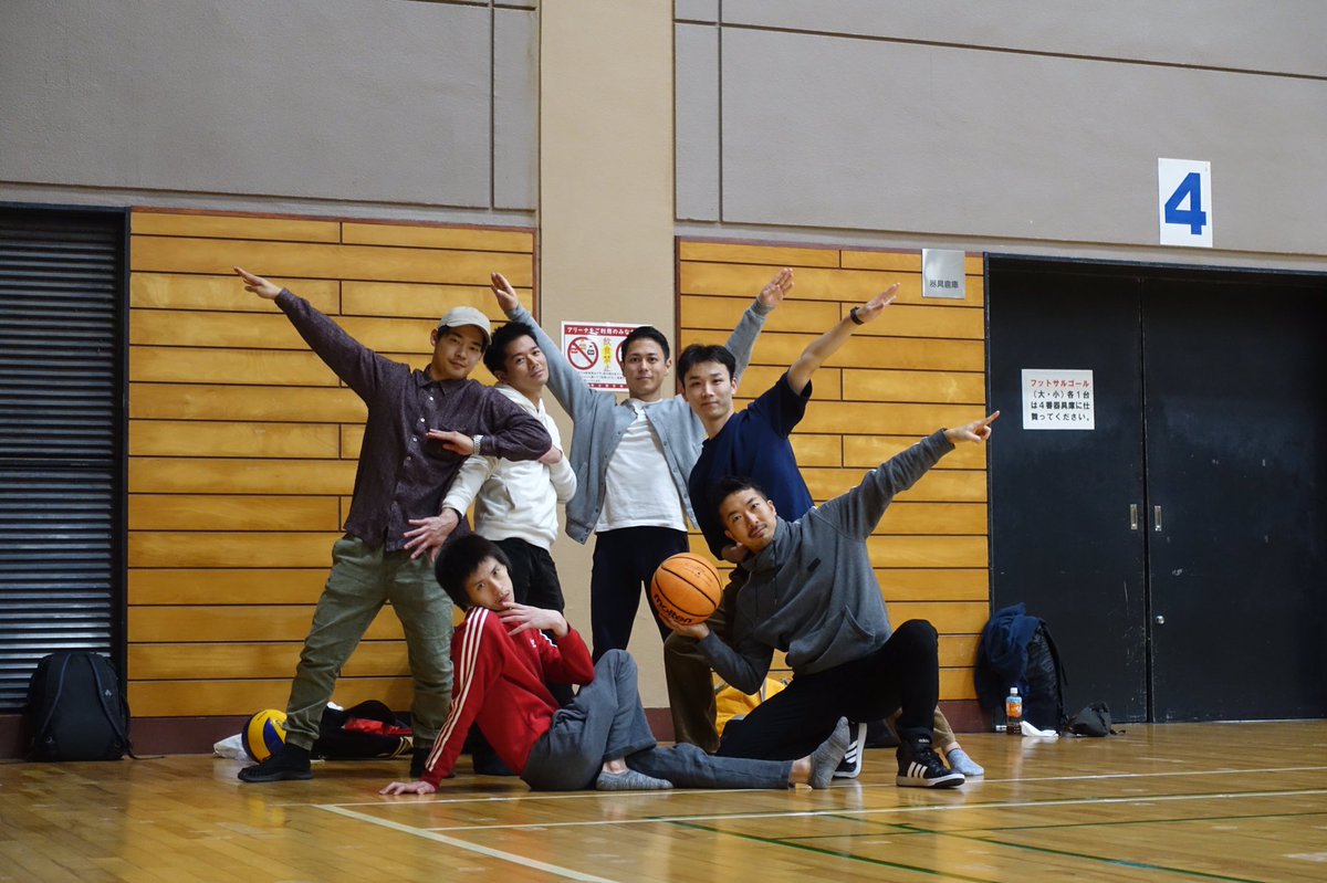 performteam_STM's tweet photo. 体育館でバスケとバレーとリレーとドッチボールとやってすごい充実感です！思いやり相手主義で思いやりを込めた会話する感覚を養いました(つもりです) https://t.co/5DotoE49pF