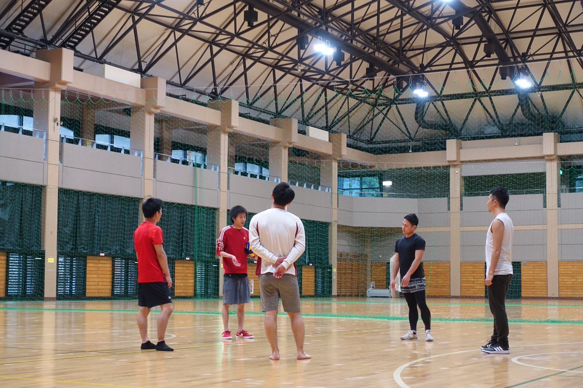 performteam_STM's tweet photo. 体育館でバスケとバレーとリレーとドッチボールとやってすごい充実感です！思いやり相手主義で思いやりを込めた会話する感覚を養いました(つもりです) https://t.co/5DotoE49pF