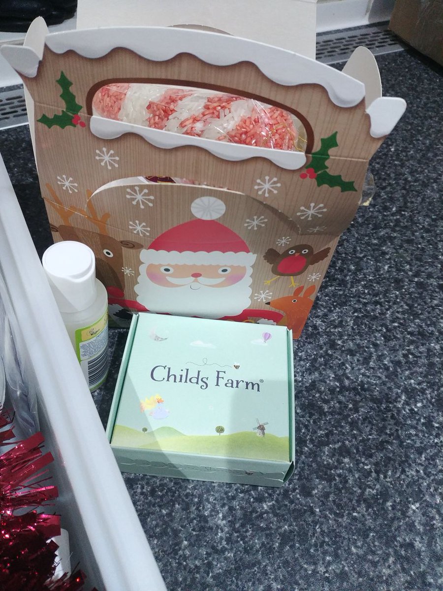 mess_west's tweet image. All packed up and ready to go! Three Merry Mess-mas kits, a Mini Mess-mas kit and a Pick and Mix top up kit!
#Deliveryday
Want to grab one? Head over to buff.ly/2Jem0Yh and check out all the mess kits we have on offer.
#messaround #messaroundwestsuffolk