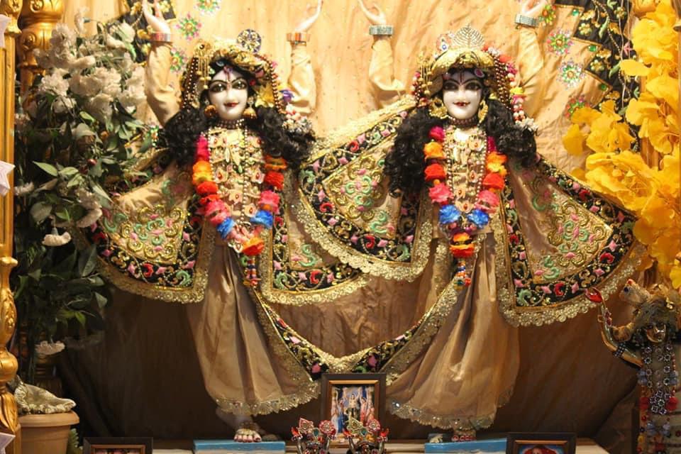 Damodar69884822's tweet photo. Todays Divine Darshan of #shrishriradhavrindavanchandra
@Ulhasnagar Centre
@AnandVrindavan Dham

For more details contact on-
+91-7066727666
+91-9284826810

#krishnaconsciousness #ramanbihariji #Brajrani #JaiJaganath #GaurNitai #JaiNarsinghdev #shrimadhusudanbapuji #damodardas https://t.co/kNdhIRNu57