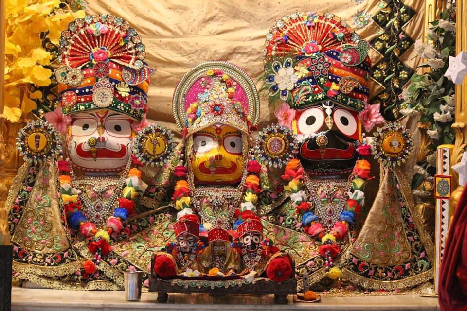 Damodar69884822's tweet photo. Todays Divine Darshan of #shrishriradhavrindavanchandra
@Ulhasnagar Centre
@AnandVrindavan Dham

For more details contact on-
+91-7066727666
+91-9284826810

#krishnaconsciousness #ramanbihariji #Brajrani #JaiJaganath #GaurNitai #JaiNarsinghdev #shrimadhusudanbapuji #damodardas https://t.co/kNdhIRNu57