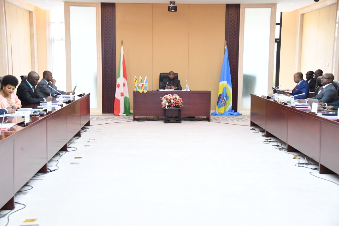 BurundiNet1's tweet photo. Conseil des ministres du 25/11/20, loi n°1/16 sur l'instauration&amp;octroi du statut de Guide Suprême du #Patriotisme au #Burundi: la Journée Nationale dédiée au #Patriotisme sera tjrs célébrée le 08/06, date de la mort du Président Pierre #Nkurunziza, Guide Suprême du #Patriotisme. https://t.co/iMxGM7GEFb
