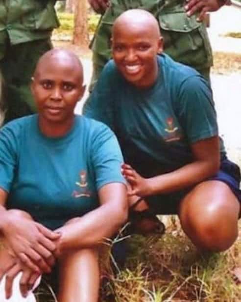kigogo2014's tweet photo. Mzee Mdee na mama wakiwa kwenye picha ya pamoja! 🤣🤣 https://t.co/Q1Yf2Sjy43