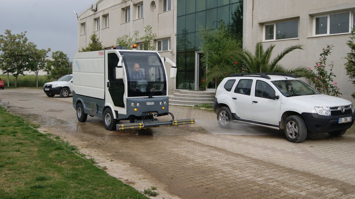 IndustriesTisan's tweet photo. Çok amaçlı yıkama ve dezenfekte Aracı #tisansweeper #fordtrucks #belediye #belediyebaşkanı #keşanbelediyesi #çöpkonteyneriyıkama #коммунальнаятехника #дорожнаятехника #коммунальныемашины  #умныемашины #умныедороги #умнаятехника #дезинфицирующиесредства #cleaning # https://t.co/Qvby1sobfU