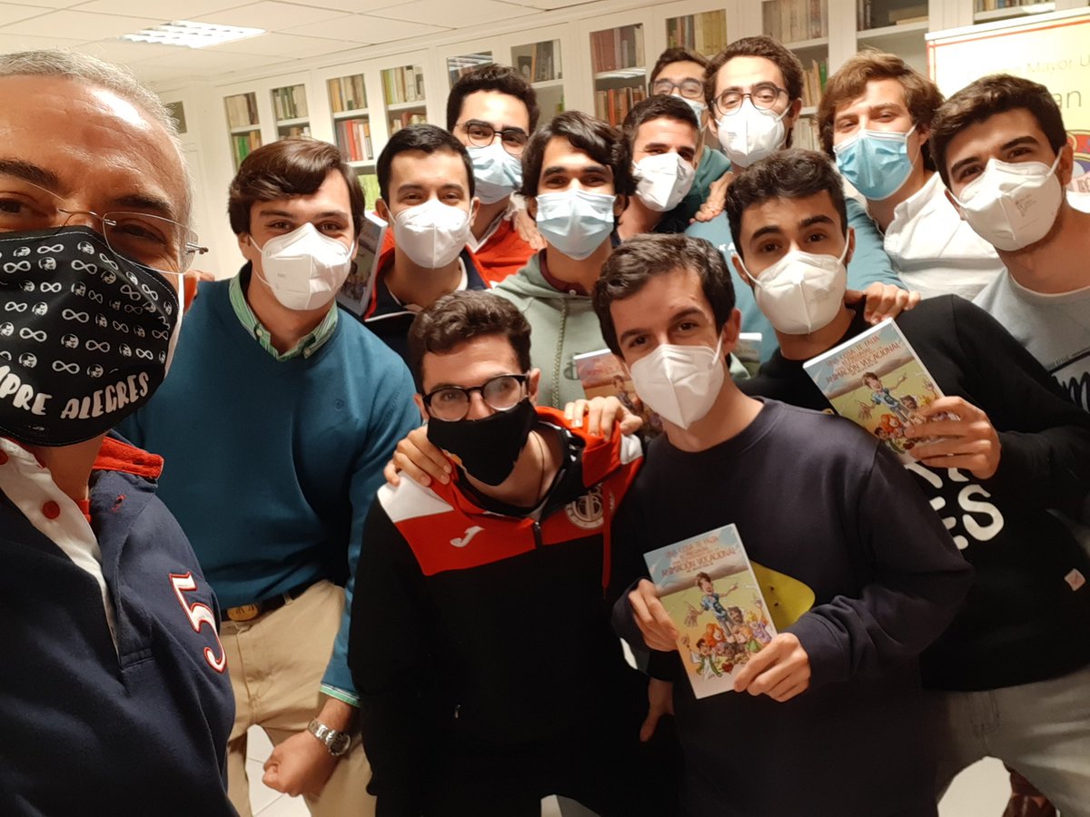 JJReyessdb's tweet photo. Hablando de la vocación y de las vocaciones. Coloquio con jóvenes universitarios de @mayordonbosco en torno al libro #UnaCosaTeFalta @SalesianosSMX #IEFSMX #somosuno https://t.co/I3VGMZjtig