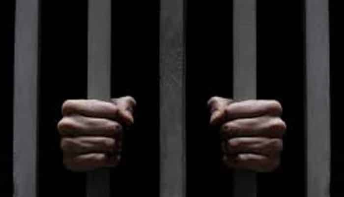 Embora Deus tenha falado com Jeremias na prisão uma e outra vez, o profeta ainda permaneceu lá.  Quando Deus nos visita, Ele nem sempre remove nossos problemas de imediato; Ele pode achar melhor nos abençoar neles. (Lendo #Jeremias33 #rpsp #FelizSabado #Bomdia )