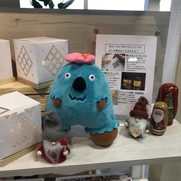 ikube222's tweet photo. また明日ねぇ！
お写真は、
こぎん柄の優しい灯りのランプシェード
by NATSUKO MIYAKOSHI
良い眠りをねぇ⊂⌒っ*-ω-)っＺｚｚ
＃machicotoba
#Shareatelier https://t.co/7Z3m65Dfe3
