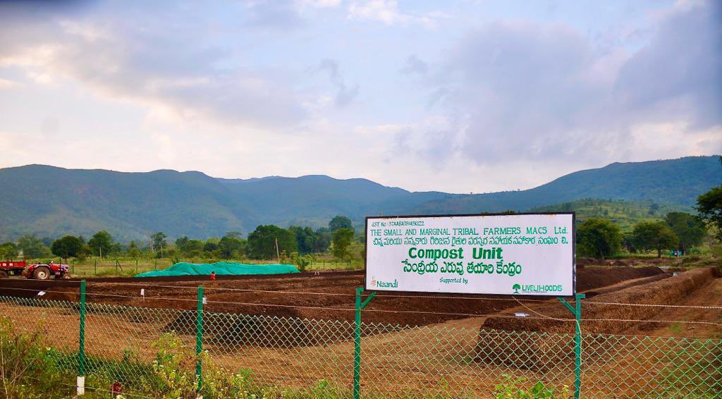 What made world class Quality happen in Scale is the mechanised central composting unit  @naandi_india created. This nutrient dense Plant Food was distributed as Top Soil to all the 50,000  @arakucoffeein estates. These modern approaches got tribal youth to take up agriculture! 6/n