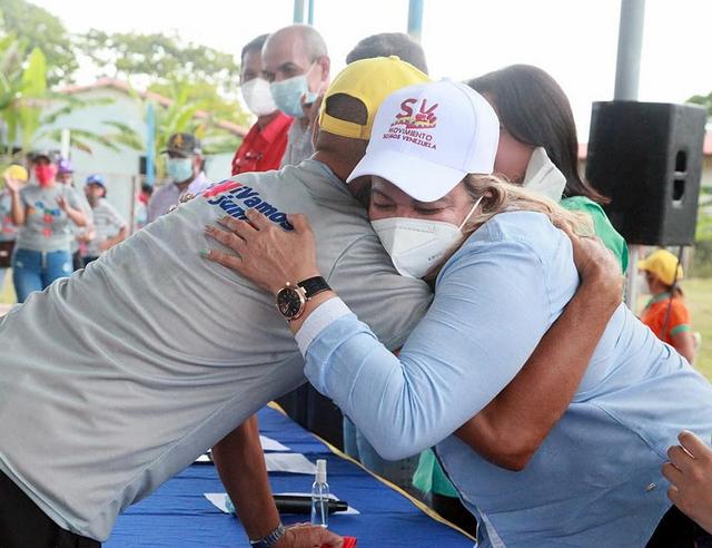GustavoSaballo's tweet photo. Seguimos construyendo patria al lado de nuestra avanzadora de Monagas. Parroquia Las Cocuizas @NicolasMaduro   @_LaAvanzadora @ErnestoPSUV_  #RAASActivaParaEl6D https://t.co/sV6MsQyLOr