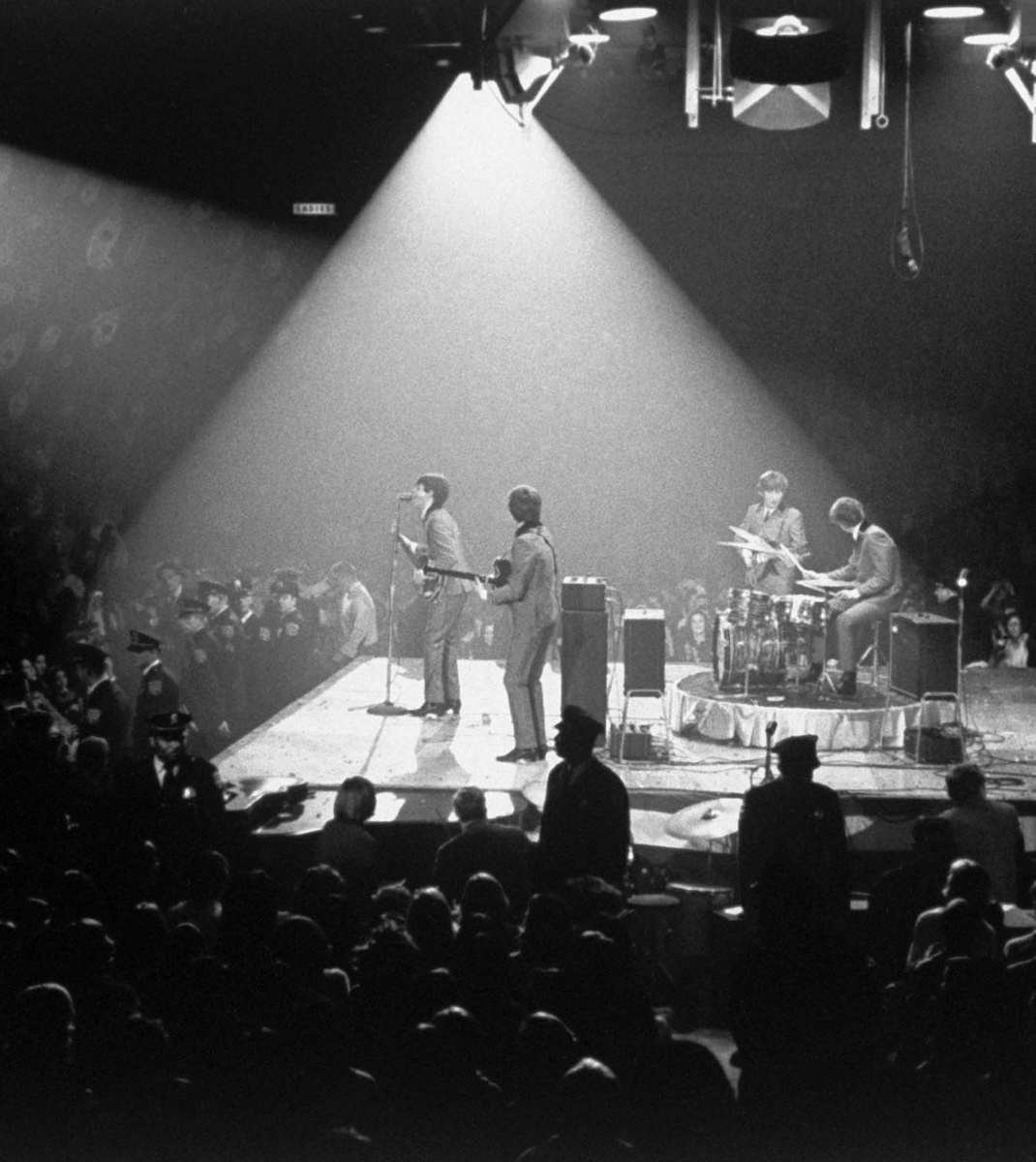 BeatlesPlaces's tweet photo. After wowing America on the Ed Sullivan Show, the #Beatles travelled to Washington on 11 February 1964.

After a photo-op on the National Mall, they played their first US concert at the 8,000 seat Coliseum. Thankfully this thrilling concert was filmed for posterity. https://t.co/J5r46nBirp