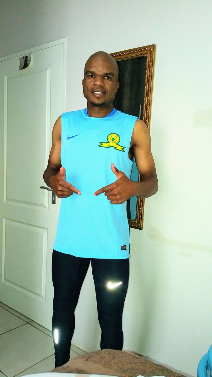 MrTrapnlos's tweet photo. Day 3 of 3 (21km)
The challenge is over, though under difficult weather conditions,
We love Running π
#PancreaticCancerAwarenessMonth π
#RunningWithTumiSole
#Run4Change
#Run2gether
#21kMovement
#NedbankRunified
@Ndumie_Mcyong
@thee_zee https://t.co/pAG8ra4YnR https://t.co/FIEtbe22Hr