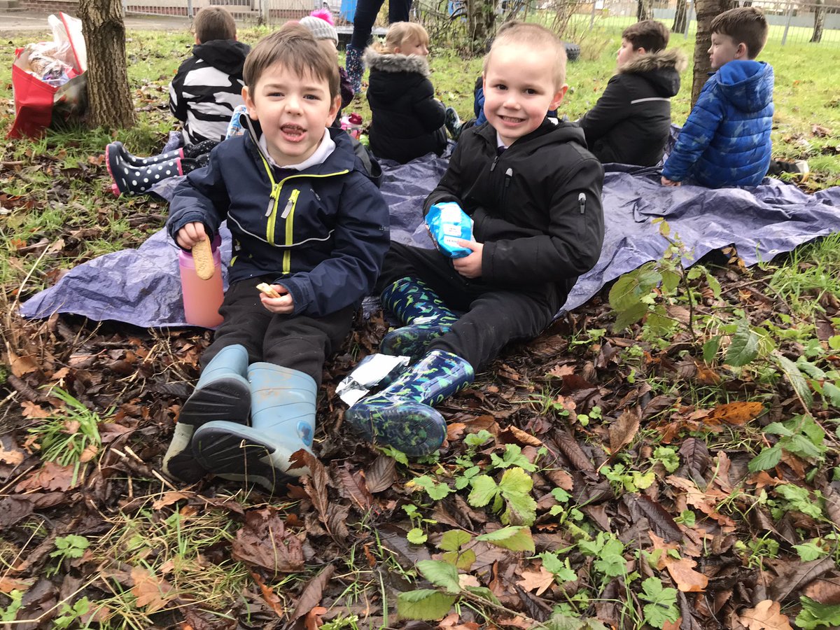 p12langlees's tweet photo. P1/2 had a great day yesterday with @mrsbeatonlps.
We headed outside under the trees for our snack. https://t.co/8fBNYPaplw