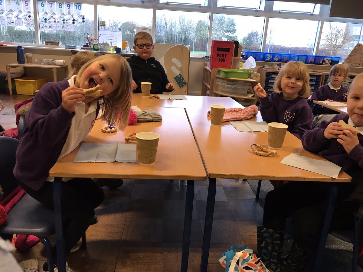 p12langlees's tweet photo. We were very excited and surprised to find @mrsbeatonlps made us some fresh bread - we enjoyed this with a hot chocolate! https://t.co/n8u5EgLaki