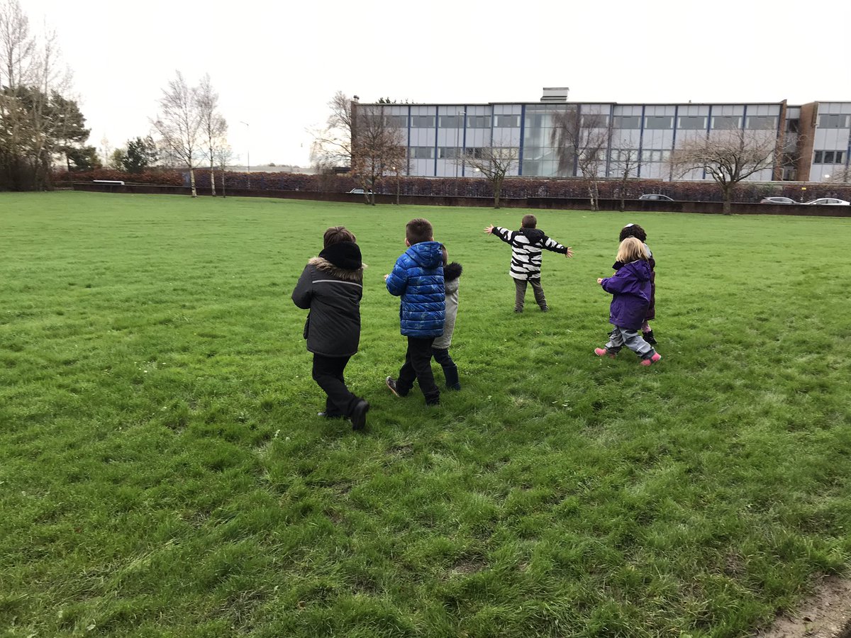 p12langlees's tweet photo. E very kindly brought some bird seed to share with the class! We loved spreading this on the grass outside our classroom window so we could watch for all the different birds! https://t.co/94hZCGy9dT