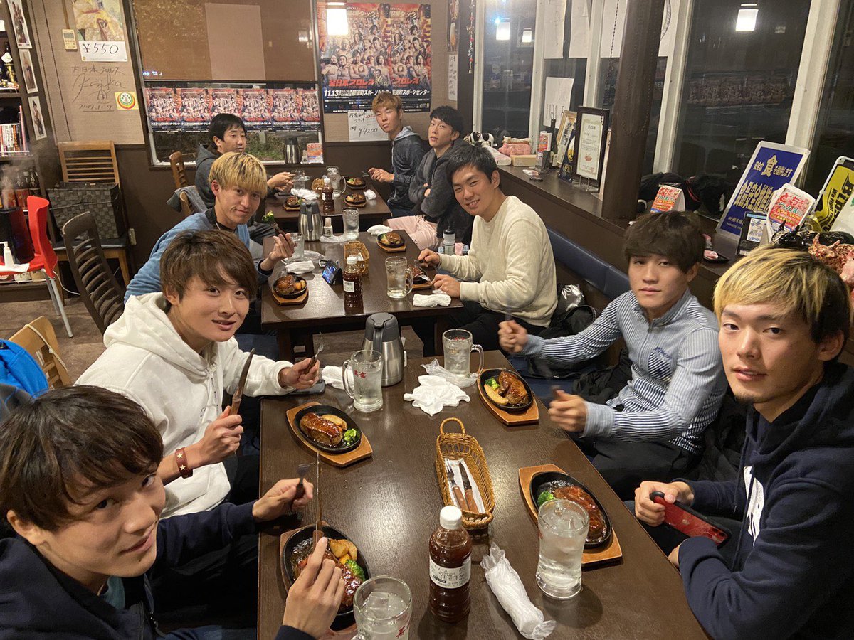 ステーキハウス寿楽 公式 那須ブラーゼンの選手達が 食べ放題に来ました 1番食べた人は5枚ぐらい ランチ ディナー両方でやってます Dmでもご予約 受付ておりますので お問い合わせください ステーキ食べ放題 肉酒場寿楽 ステーキ