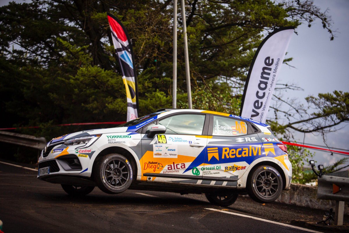 CERA_RFEdA's tweet image. Jorge Cagiao 🤝 Amelia Blanco están dominando ✊ entre los Renault Clio Rally 5 🚙🚗 del #TrofeoRedRenaultCanarias 🏆.

#CERATerraMundis 🇪🇸