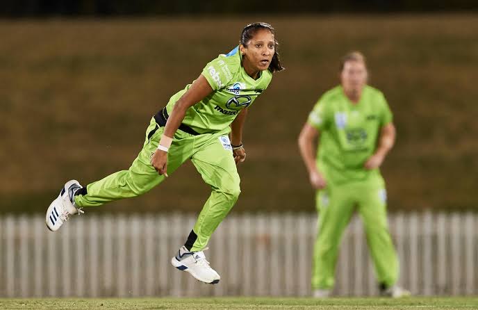 Spectacular spell of bowling from Shabnim Ismail in the #WBBLFinal, as she took 2-12 for Sydney Thunder 👏 #ProteasWomen