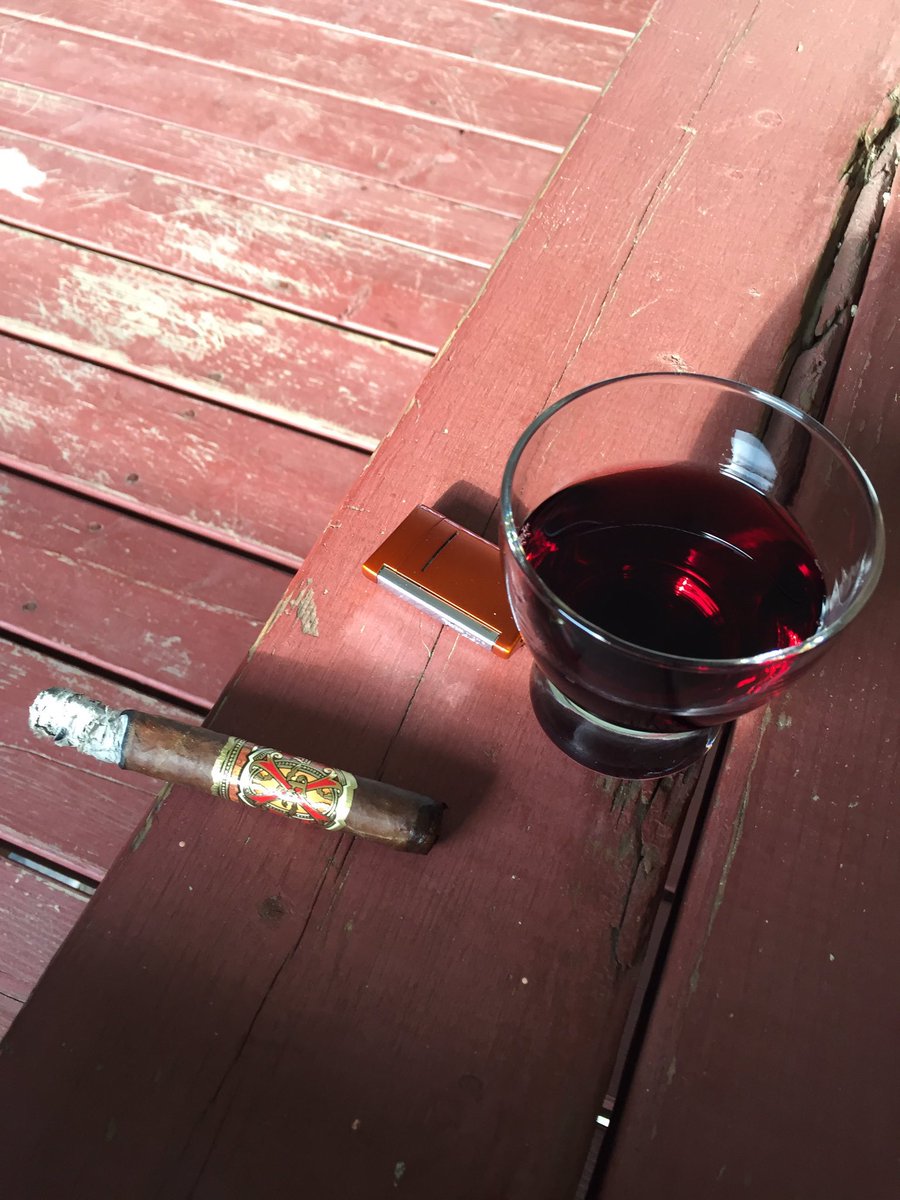 Quick☝️ out on the deck last night paired with sweet red.