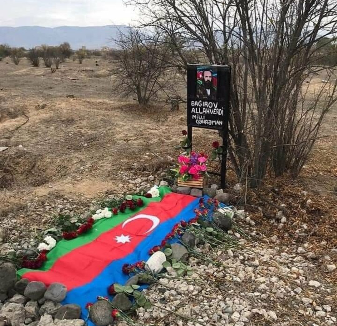 Allahverdi Bağırovun qәbrinin maraqlı hekayәsi var. Digәr qәbirlәri dağıtsalar da, bu qәbri, deyilәnә görә, Razmik adlı bir qoruyub. Dost olmuşuq deyib, imkan vermәyib. Hәtta başdaşı da düzәldiblәrmiş. O dağıdılıb sonra.