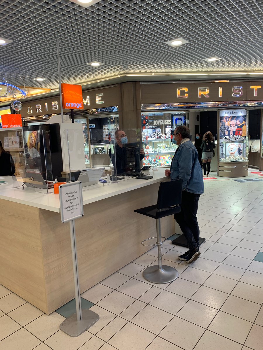 BPelliercuit's tweet photo. En attendant l’ouverture de notre nouvelle boutique @orange au CCo #Geric Toute l’équipe de Valerie vous attend sur RdV dans notre kiosque pour tous les actes digitaux #Fibre #MaisonProtegee #Assurances @OrangeBankFR @VilleThionville @LeRL_Thionville @sbmdrl https://t.co/EG8c20fPMo