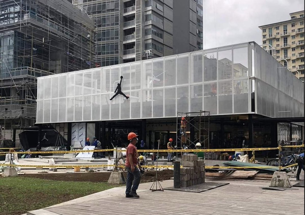 aseanphi's tweet photo. Located at BGC, Taguig!
The First Jordan Store in Southeast Asia!
Soft opening on November 30, 2020.
Photo credits to Basketball World/
Chris Libunao/ Angelo Bautista
#Philippines
#RisingPhilippines
#JordanStore https://t.co/WMkRHFvLOT