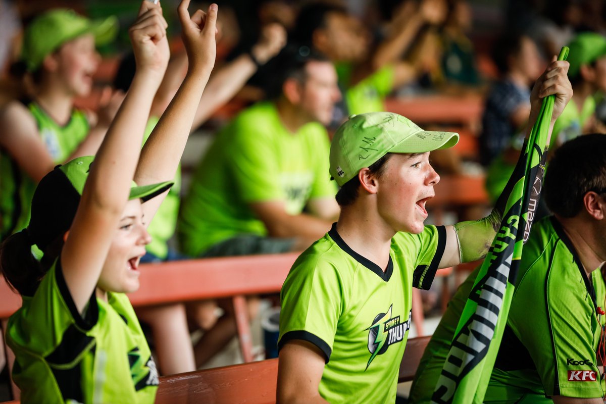 ThunderBBL's tweet photo. Amazing to see so much lime green at North Sydney Oval tonight! 💚 #ThunderNation https://t.co/gPg0BxmAv2
