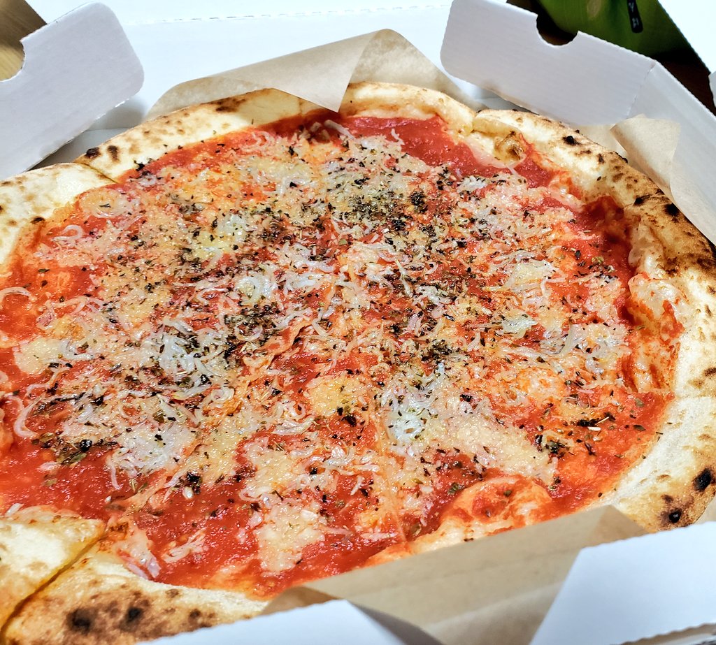 pone_5's tweet photo. 🍕テイクアウト
冷めちゃったけど😝ウマー
薄いけどモチモチ💛
#ピザ
#テイクアウト
#trepia
#トレピア https://t.co/GkvQsuGuuz