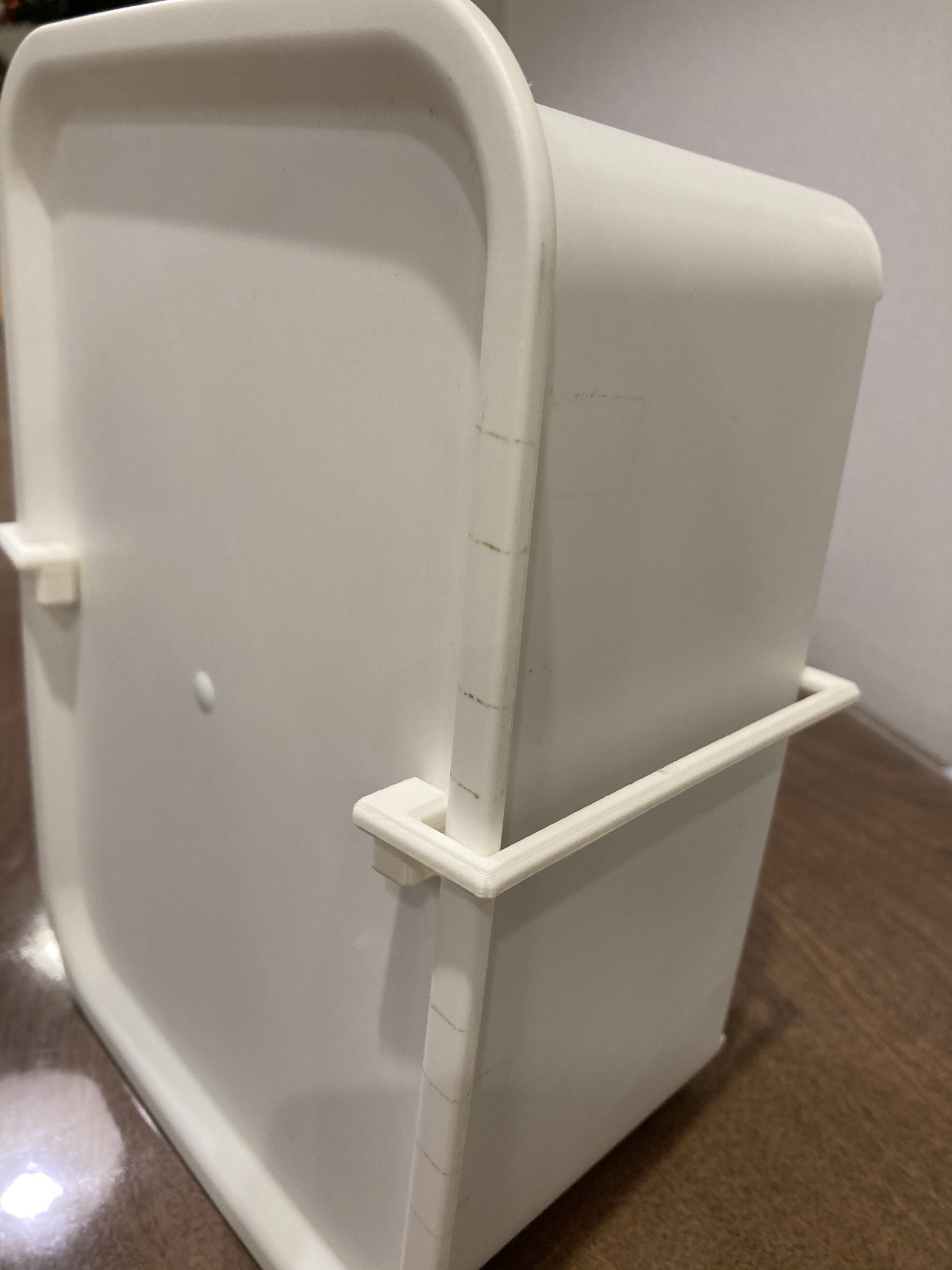 Diracmonopole ストーブファンのケース探してたら ダイソーの収納ボックスがシンデレラフィット ついでに蓋ストッパーも作ったからキャンプでの搬送も心配無し ダイソー キャンプ T Co 9dnyob1yxg Twitter