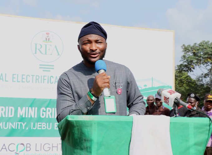 clicksatng's tweet photo. ClickSAT is proud to be associated with our partner 
@AcobLimited  for the successful commissioning of 100kWp Solar Hybrid Mini-Grid off-grid community of Olooji. The Mini-Grid is powered by ClickSAT Satellite Internet @realREANigeria @Sohiare @modisalihijo
 #PoweringOlooji https://t.co/9OGS2RMigt