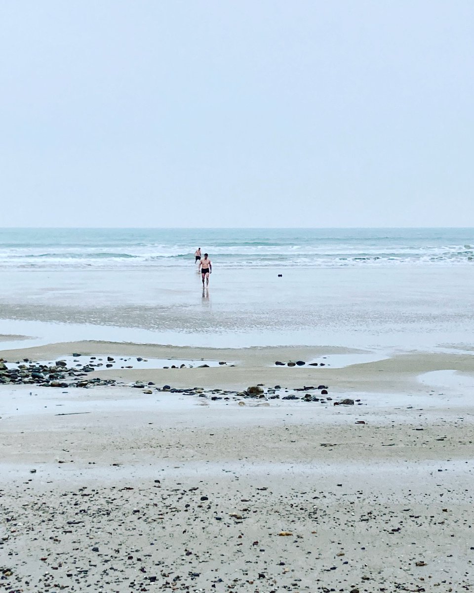Sea swimmers in #Tramore this morning. Would you get in? 🥶 #Ireland #sea #swimming https://t.co/tFXceJvfjn
