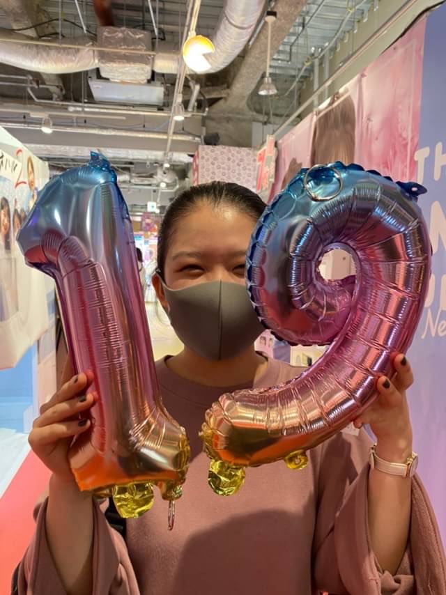 LuckyDip2020's tweet photo. 生協学生委員会LuckyDipメンバー紹介🕊

名前:なこ
学部:教育学部1年

いつもニコニコで笑顔が可愛い女の子💕喋りやすい！優しい！ノリいい！これからも一緒に頑張っていきましょう！✨ https://t.co/njte0mxvf7
